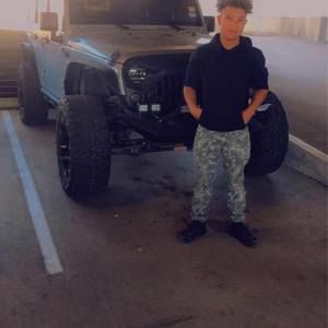 Meet your Posher, Anuel carias